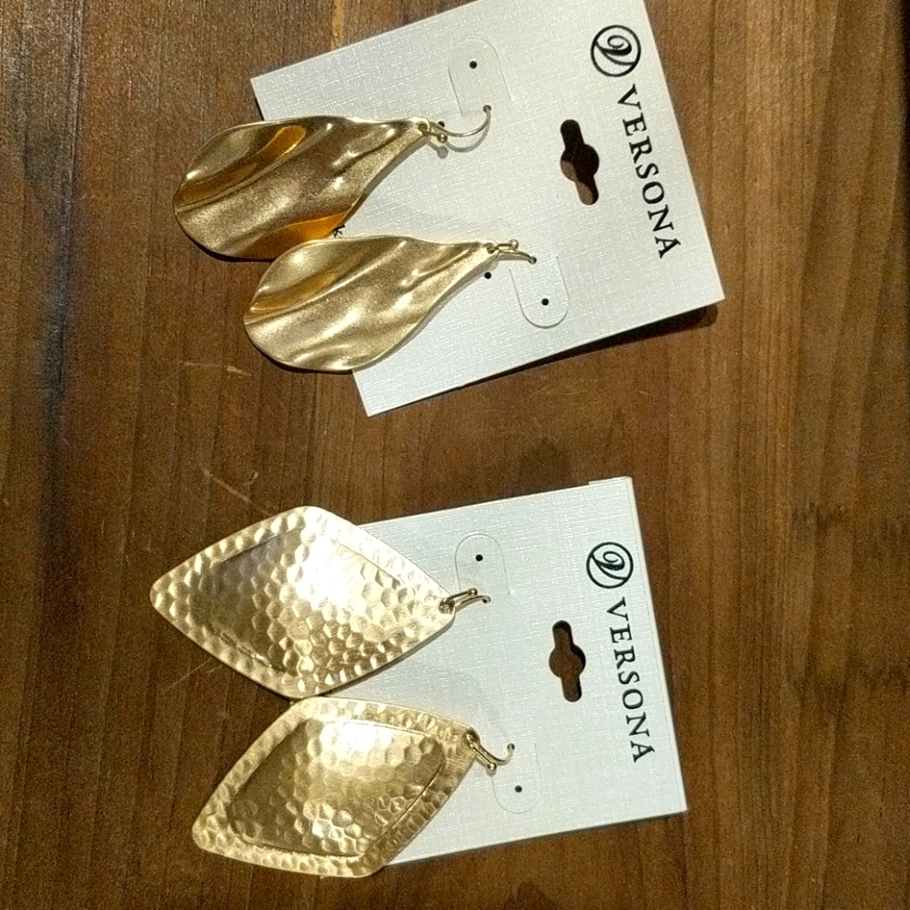 2 pairs of versona earrings